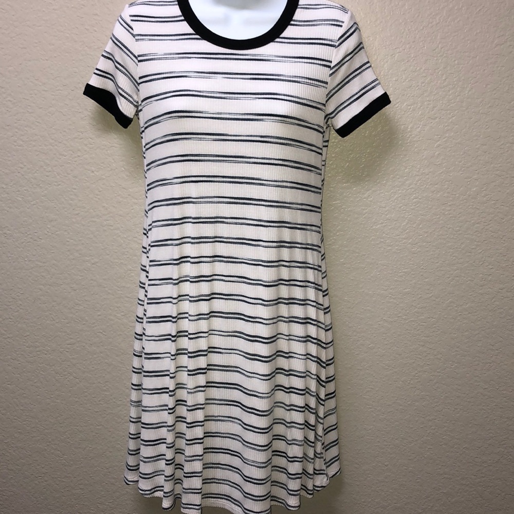👗 Cute Mossimo Casual Short Sleeve Dress
